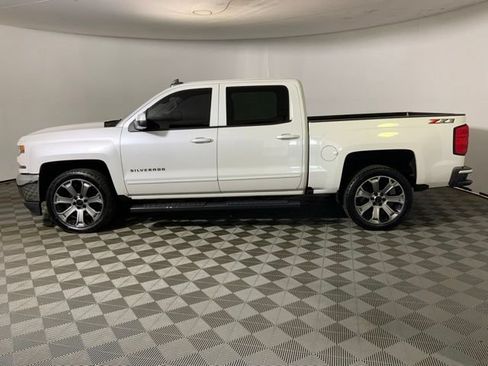 Used 2018 Chevrolet Silverado 1500 LT w/ All Star Edition AWD/4WD image 17