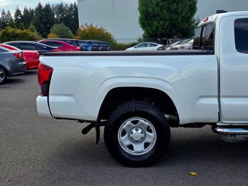 Used 2020 Toyota Tacoma SR w/ SR Convenience Package AWD/4WD image 18