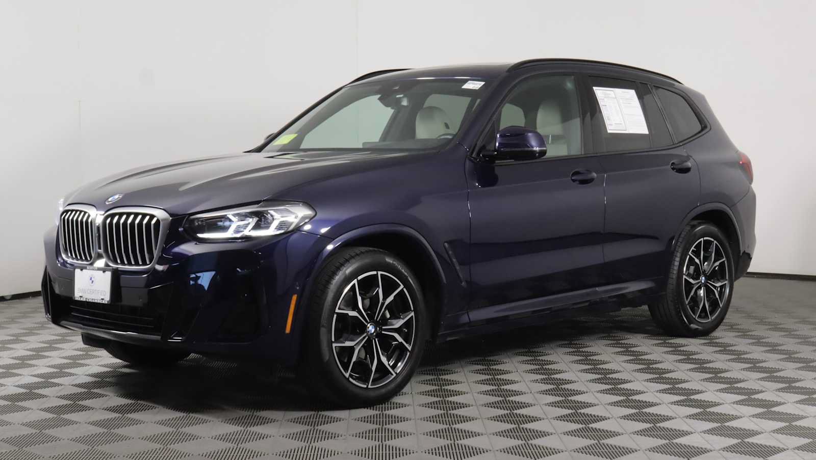 Used 2024 BMW X3 xDrive30i w/ Premium Package AWD/4WD image 3