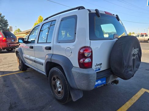 Used 2007 Jeep Liberty Sport w/ Off Road Group AWD/4WD image 5