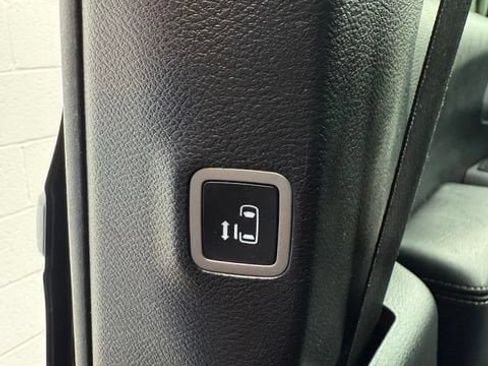 Used 2020 Chrysler Pacifica Touring-L w/ S Appearance Package FWD image 26