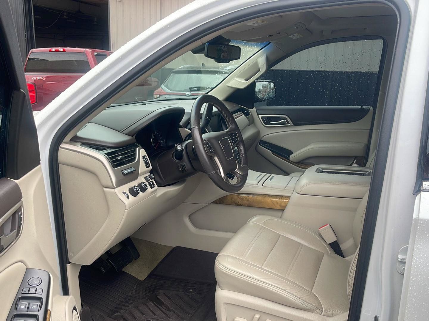 Used 2017 GMC Yukon Denali AWD/4WD image 9