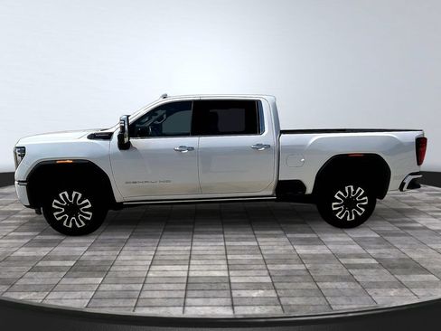 Used 2024 GMC Sierra 2500 Denali Ultimate w/ Max Trailering Package AWD/4WD image 4