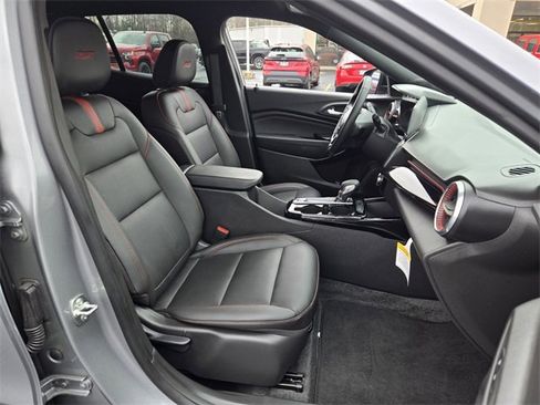 Used 2025 Chevrolet Trax RS image 19