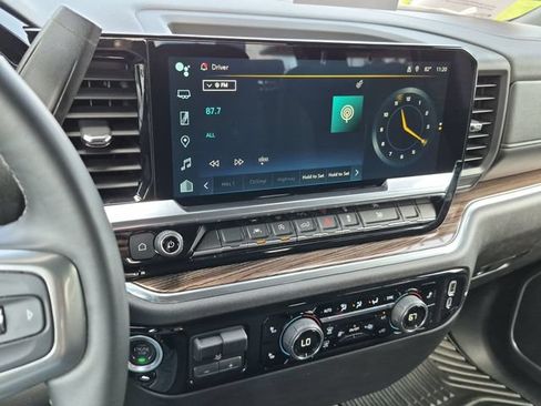 Used 2025 Chevrolet Silverado 1500 LT AWD/4WD image 15