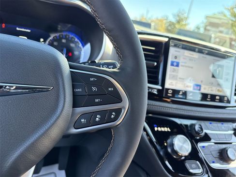 New 2026 Chrysler Pacifica Pinnacle image 16