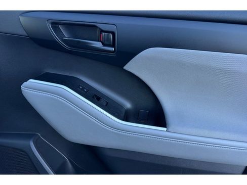 Used 2023 Toyota Highlander LE image 20