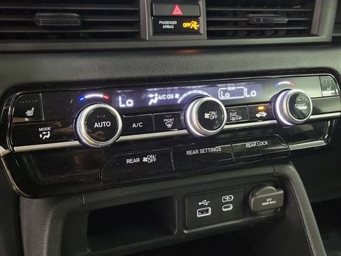 Certified 2025 Honda Pilot Touring image 30