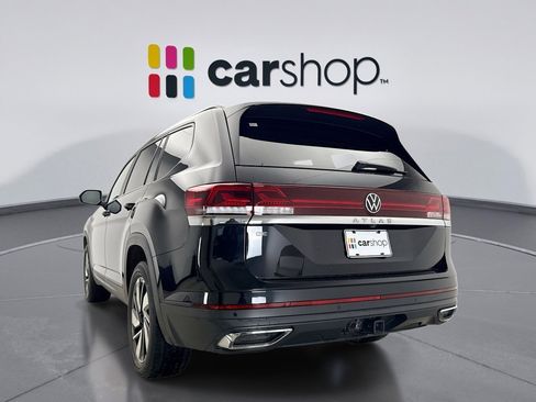 Used 2024 Volkswagen Atlas SE image 3