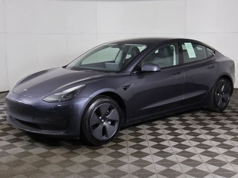 Used 2023 Tesla Model 3 Standard Range image 9