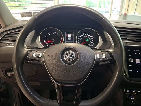 Used 2020 Volkswagen Tiguan SE w/ Panoramic Sunroof Package AWD/4WD image 17