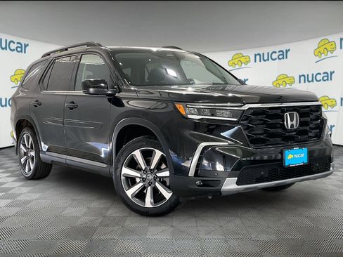 Used 2023 Honda Pilot Touring image 1