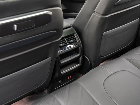 New 2026 BMW X5 xDrive40i w/ Executive Package image 18