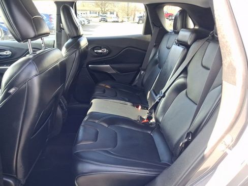 Used 2021 Jeep Cherokee Limited AWD/4WD image 18