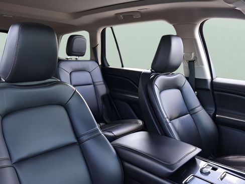 Used 2024 Lincoln Aviator AWD w/ Premium Package image 20