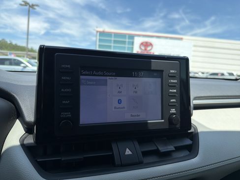 Used 2019 Toyota RAV4 XLE w/ Convenience Package FWD image 6