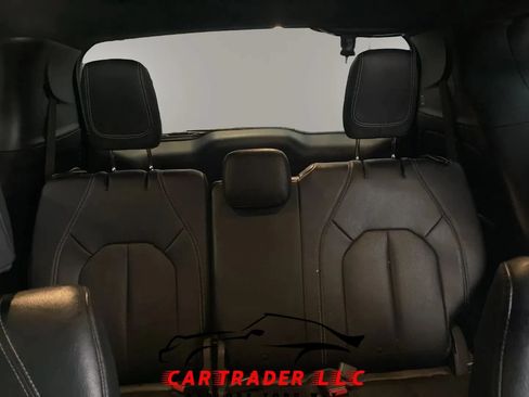 Used 2020 Chrysler Pacifica Touring-L Plus FWD image 12