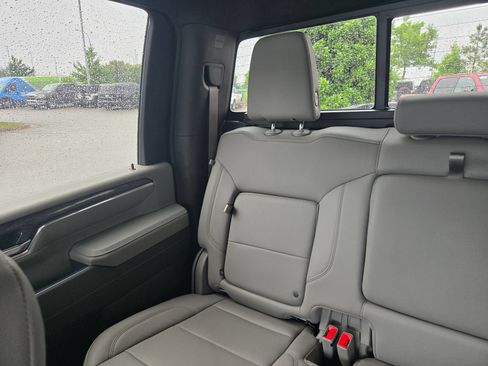 Used 2024 Chevrolet Silverado 2500 LTZ w/ LTZ Convenience Package AWD/4WD image 12