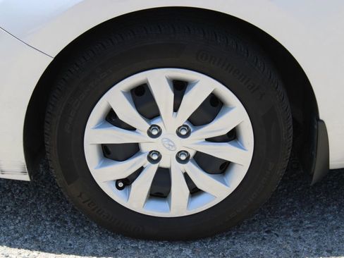 Used 2022 Hyundai Accent SE FWD image 8