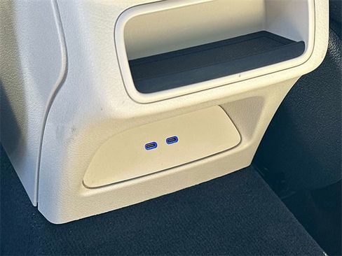 Used 2025 Mercedes-Benz GLC 350e 4MATIC image 18