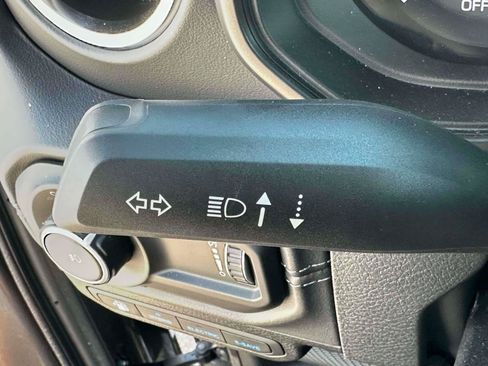 Used 2025 Jeep Wrangler Unlimited Sahara AWD/4WD image 23
