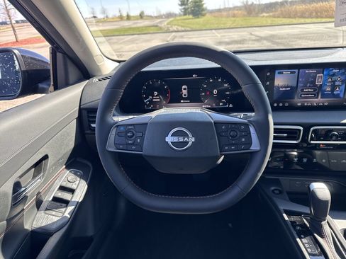New 2026 Nissan Sentra SR w/ SR Premium Package FWD image 17
