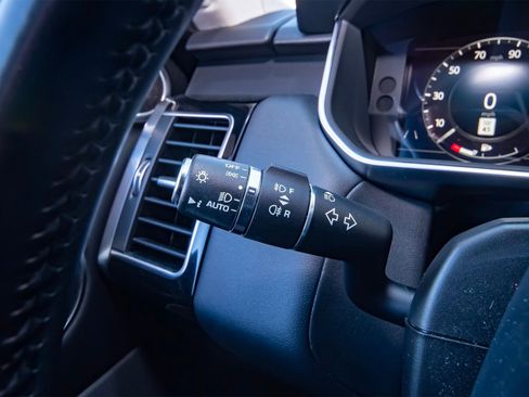 Used 2020 Land Rover Range Rover Sport HSE image 12