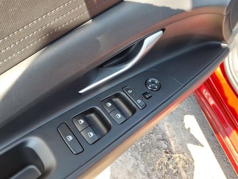 Used 2025 Hyundai Elantra SE FWD image 10