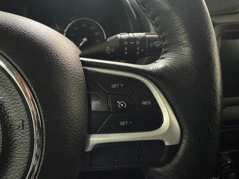 Used 2020 Jeep Renegade Latitude w/ Cold Weather Group AWD/4WD image 18
