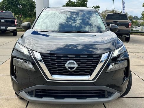 Used 2023 Nissan Rogue S image 2