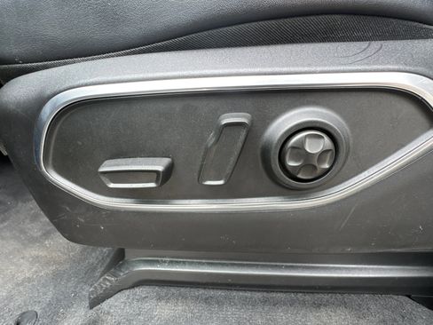 Used 2025 Jeep Wagoneer L Series III w/ Premium Group I image 11