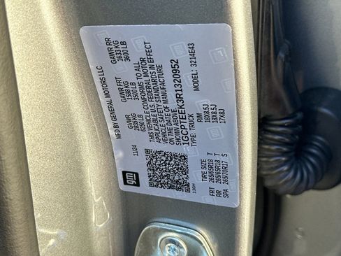 Used 2024 Chevrolet Colorado Trail Boss w/ Safety Package image 34