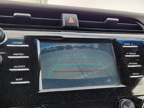 Used 2019 Toyota Camry L image 8