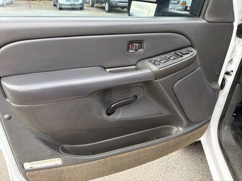 Used 2005 Chevrolet Silverado 3500 LS w/ Heavy-Duty Power Package image 16