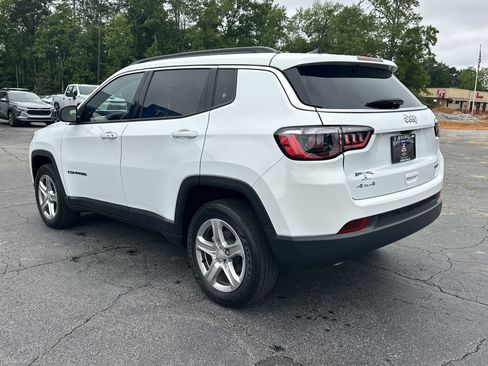 Used 2023 Jeep Compass Latitude AWD/4WD image 6
