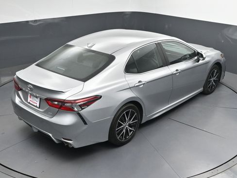 Used 2021 Toyota Camry SE image 33