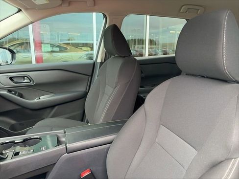 Used 2025 Nissan Rogue S image 9