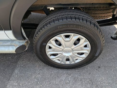 Used 2024 Ford Transit 250 Low Roof w/ Exterior Upgrade Package RWD image 30