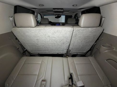 Used 2015 Chevrolet Suburban LT RWD image 18