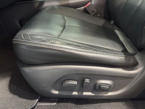 Used 2014 Nissan Pathfinder SL AWD/4WD image 18