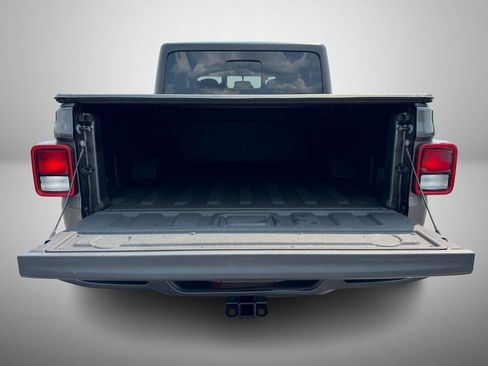 Used 2023 Jeep Gladiator Willys image 8