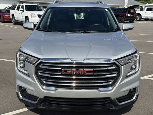 Certified 2022 GMC Terrain SLT w/ Infotainment Package II FWD image 2