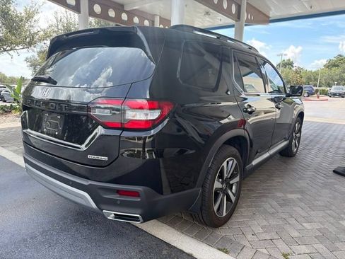 Certified 2024 Honda Pilot Touring image 5
