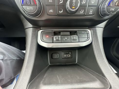 Used 2023 GMC Acadia SLT image 26