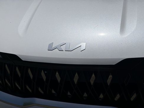 New 2026 Kia Carnival EX FWD image 12