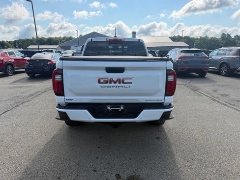 Used 2024 GMC Canyon Denali AWD/4WD image 16
