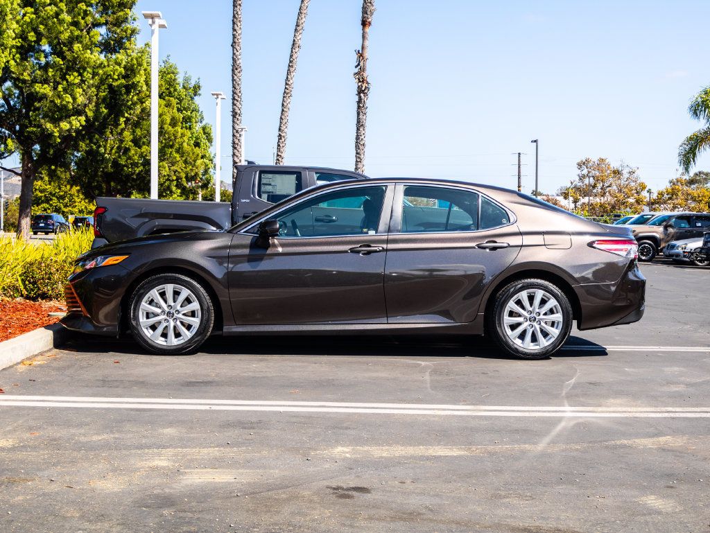 Used 2018 Toyota Camry LE FWD image 7
