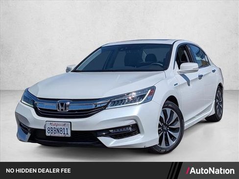 Used 2017 Honda Accord Touring image 1
