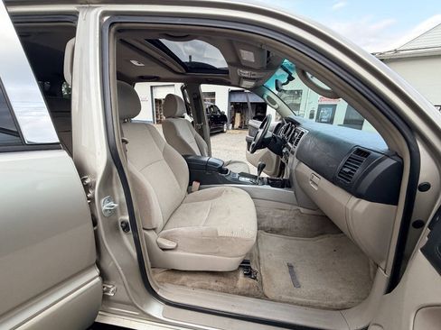 Used 2004 Toyota 4Runner SR5 AWD/4WD image 68