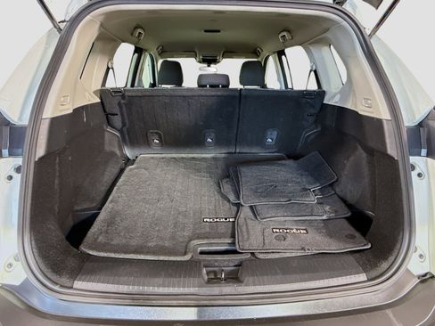 Used 2022 Nissan Rogue S image 35
